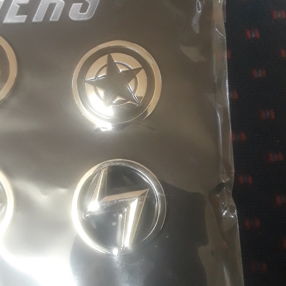 Marvel Avengers pin - Picture 3 of 4
